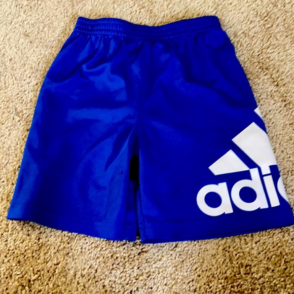 Boys size 5/6 basketball shorts - Picture 1 of 1